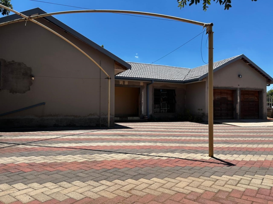 4 Bedroom Property for Sale in Uitsig Free State